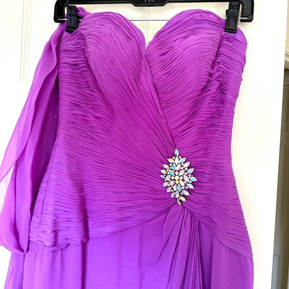 Purple formal gown - Picture 2 of 6